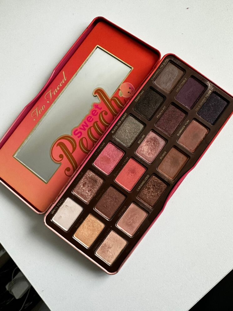 Too Faced: Sweet Peach Eyeshadow Palette