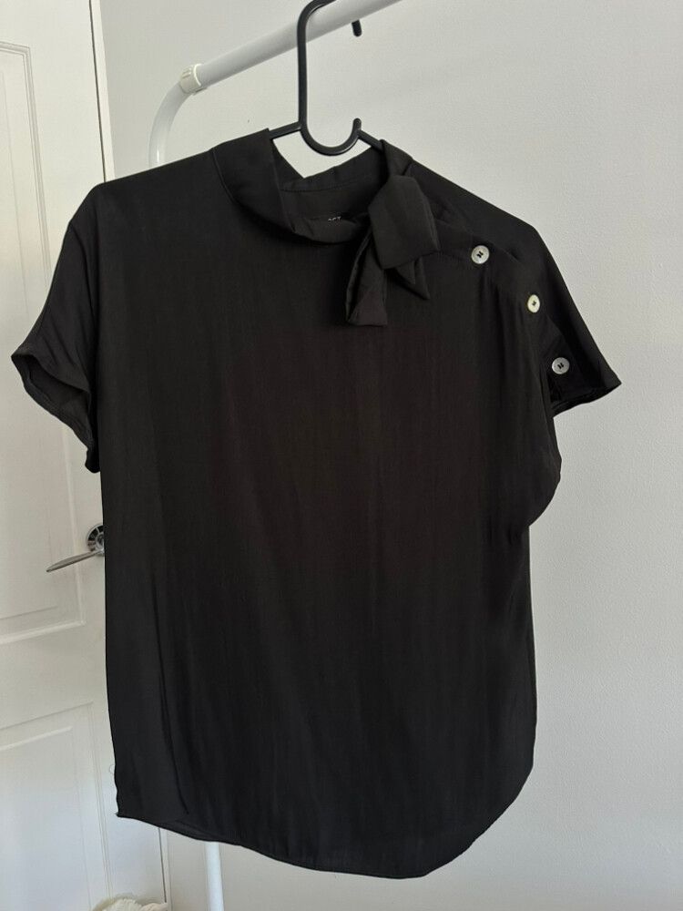 FORCAST: Joy Side Tie Neck Blouse - Size 6 (BRAND NEW)