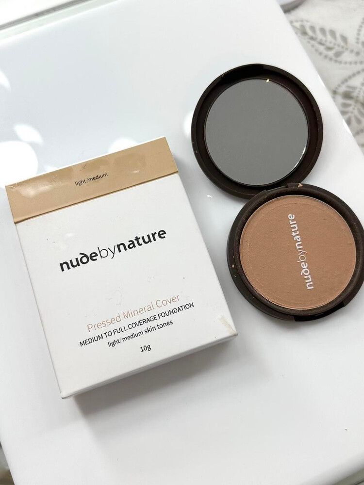 Nude by Nature Pressed Mineral Cover Foundation - light/ medium 10g
