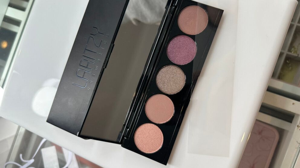 LARITZY EYESHADOW PALETTE