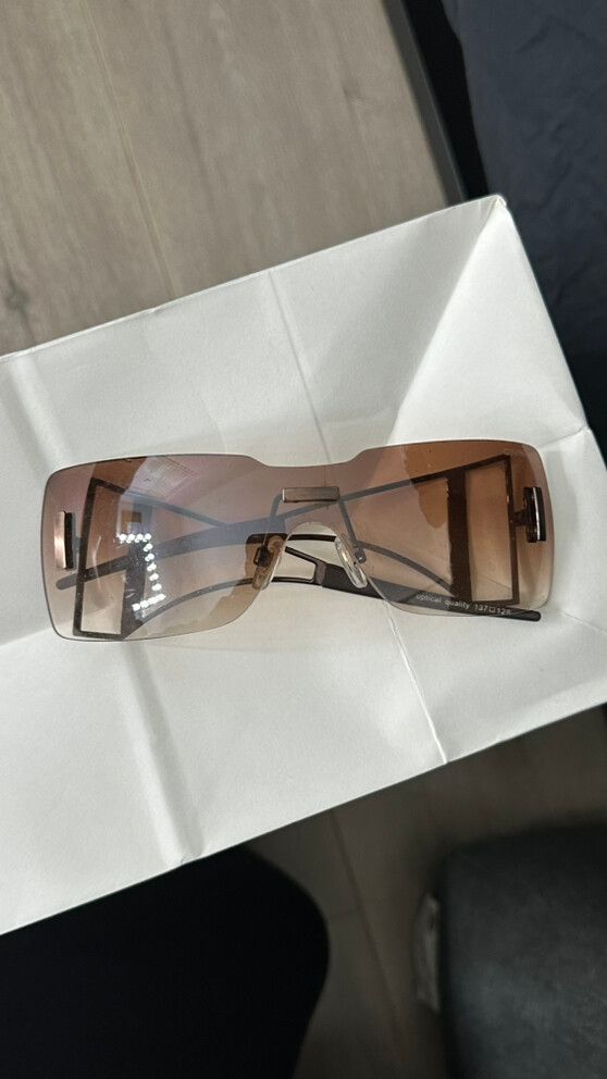 GORGEOUS Y2K light brown and gold vintage sunglasses