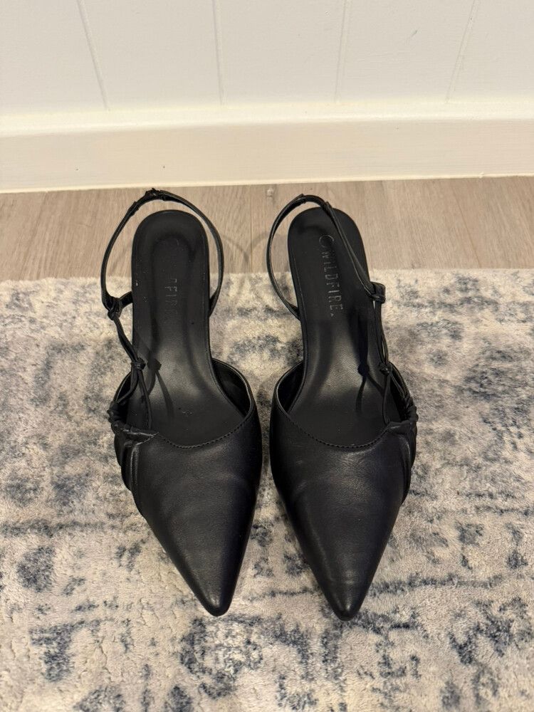 WILDFIRE: Tulsi Black Kitten Heels Size: 8/39
