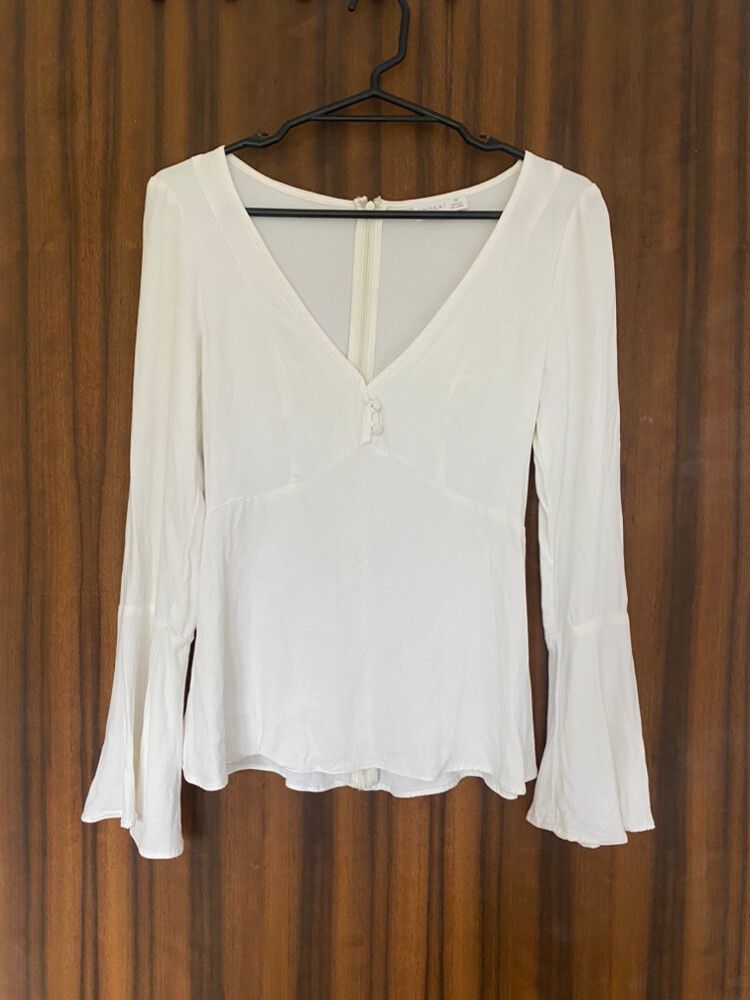 white flowy top long sleeve