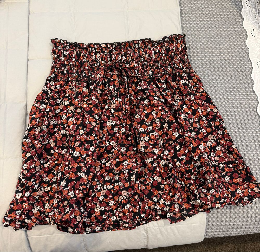 Country Road Black Floral Smocked Mini Skirt Size 12