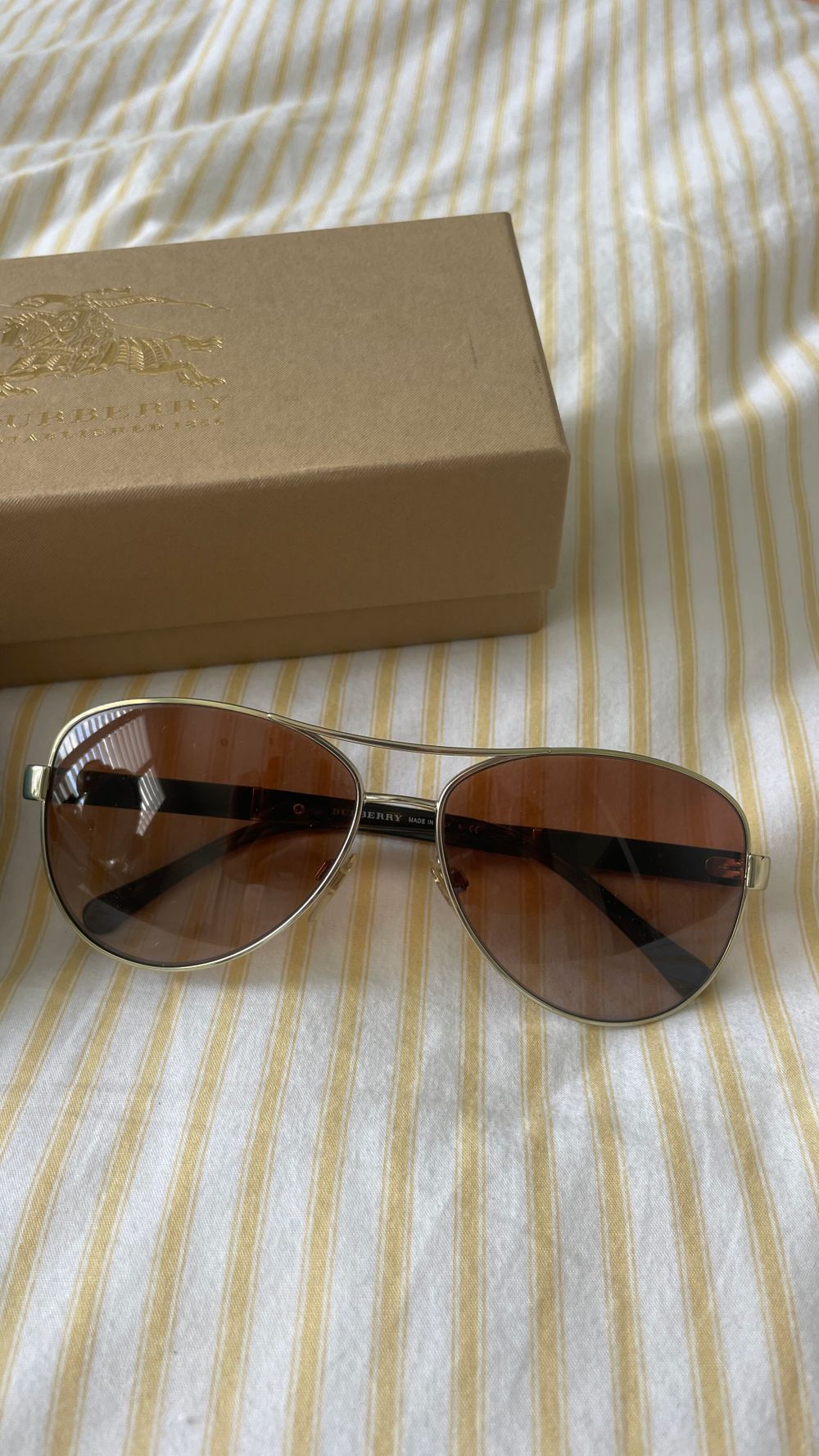 Aviator Style Sunglasses