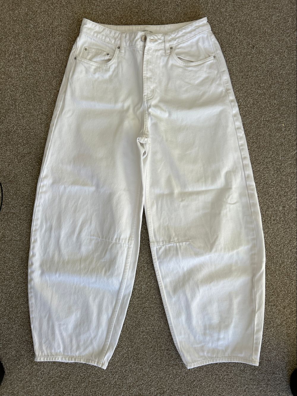 Assembly Label White Barrel Jeans