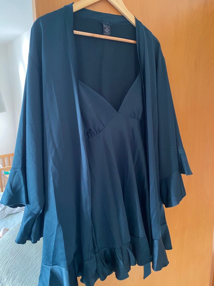 Bras and things emerald night dress and matching robe