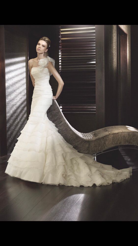 Wedding Dress & Ball Gown
