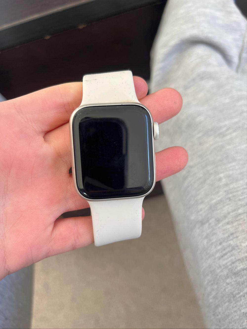 Rose Gold Apple Watch SE With Light Pink  Band