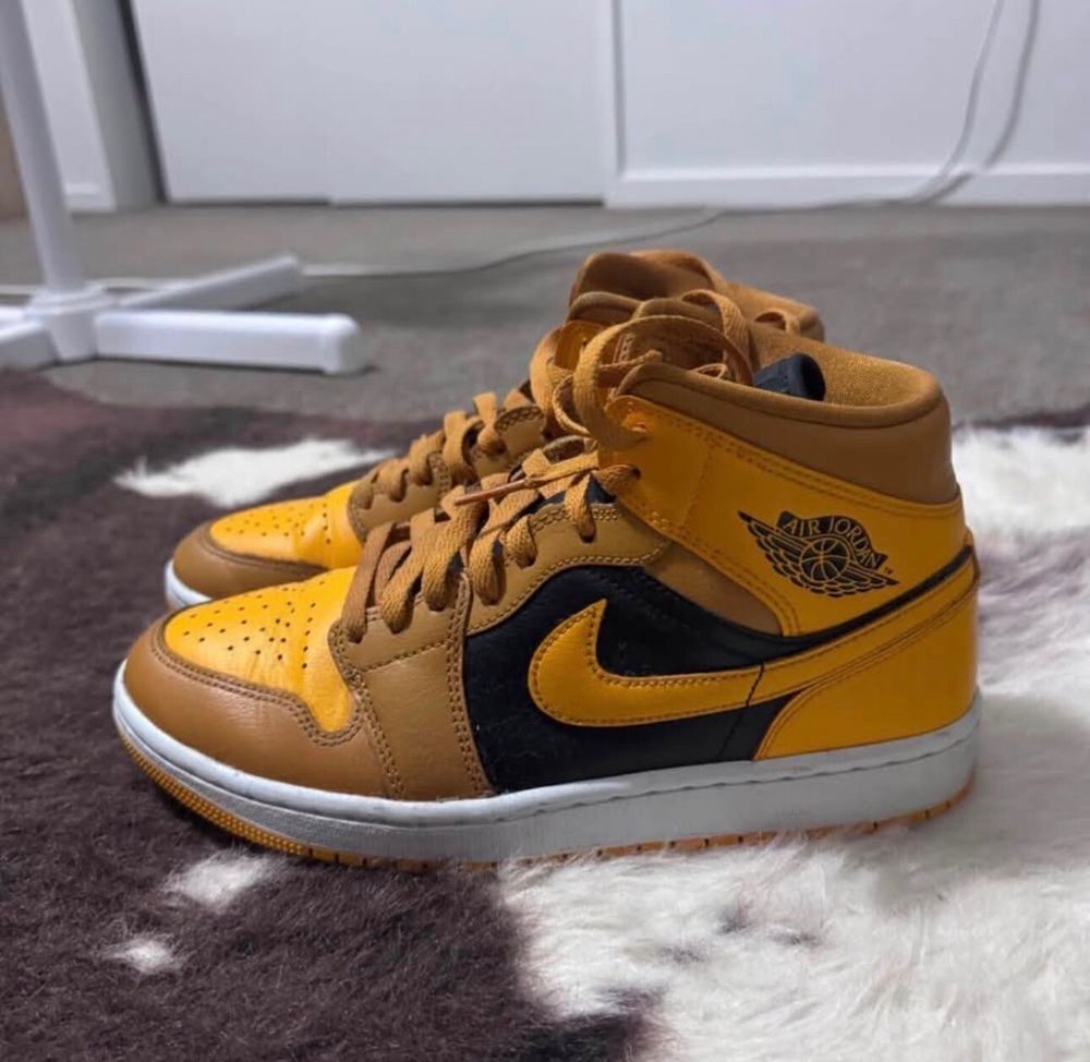 Nike Air Jordan 1 High Yellow Black Sneakers