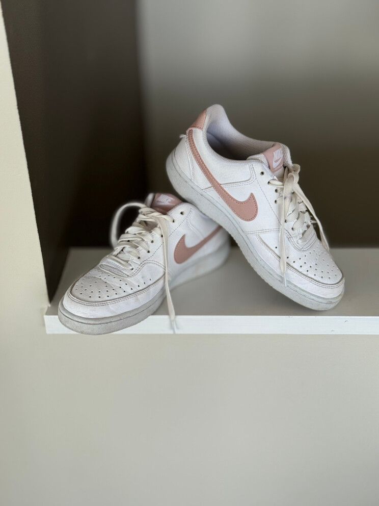 Nike White Pink Sneakers