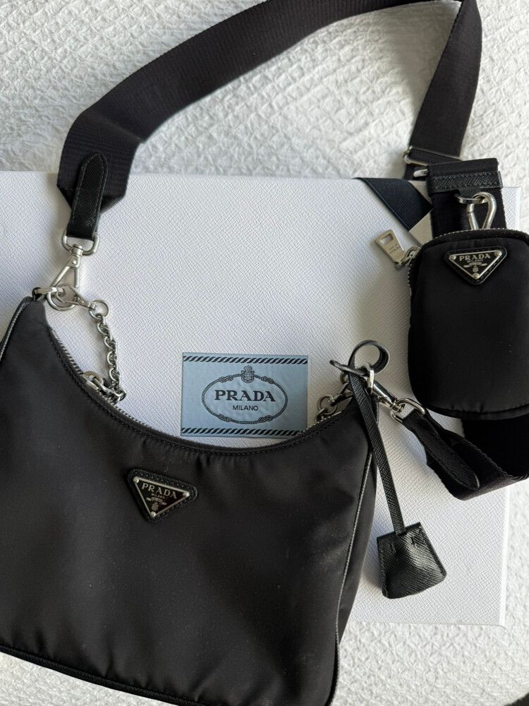 Authentic Prada Re-Edition 2005 Re-Nylon Bag