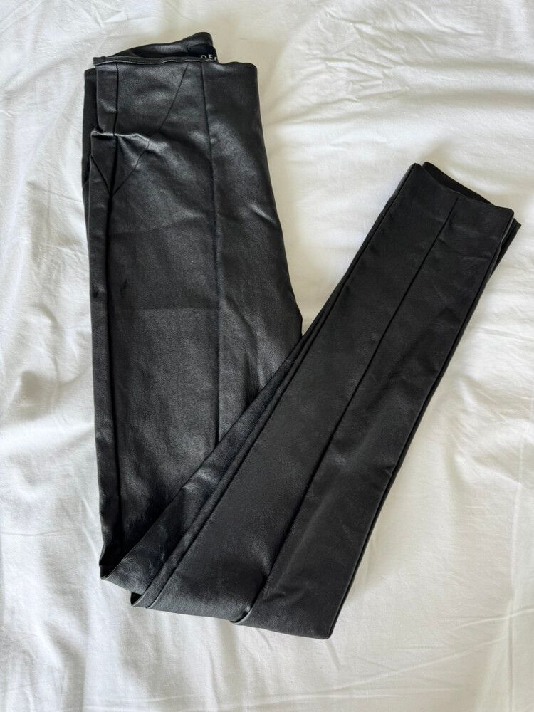 Decjuba Black Pants