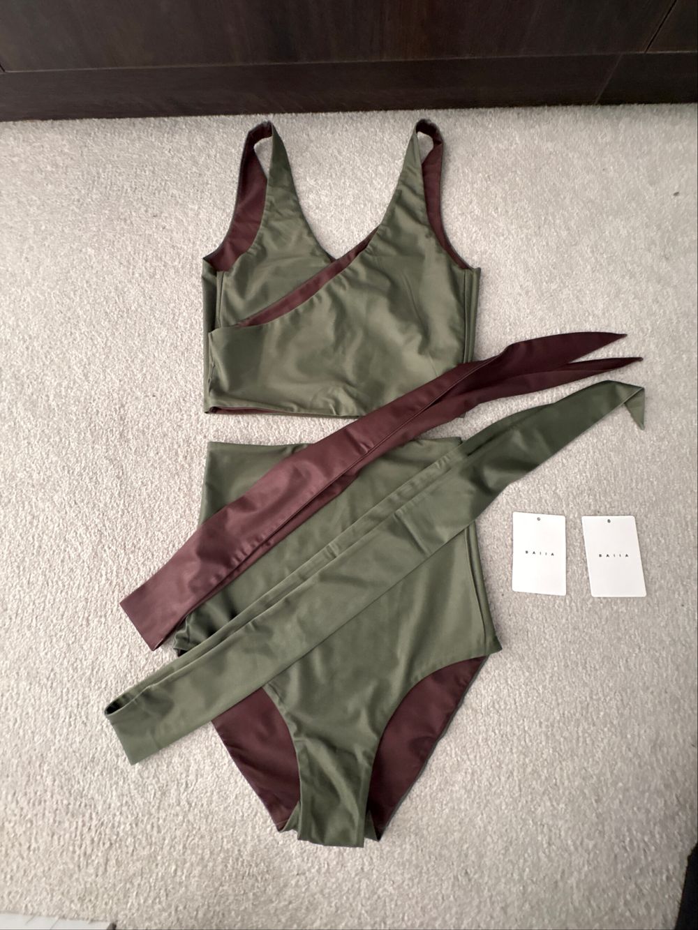 beautiful Baiia Brown & Green reversible Swimsuit top and bottoms with tie Size 10
