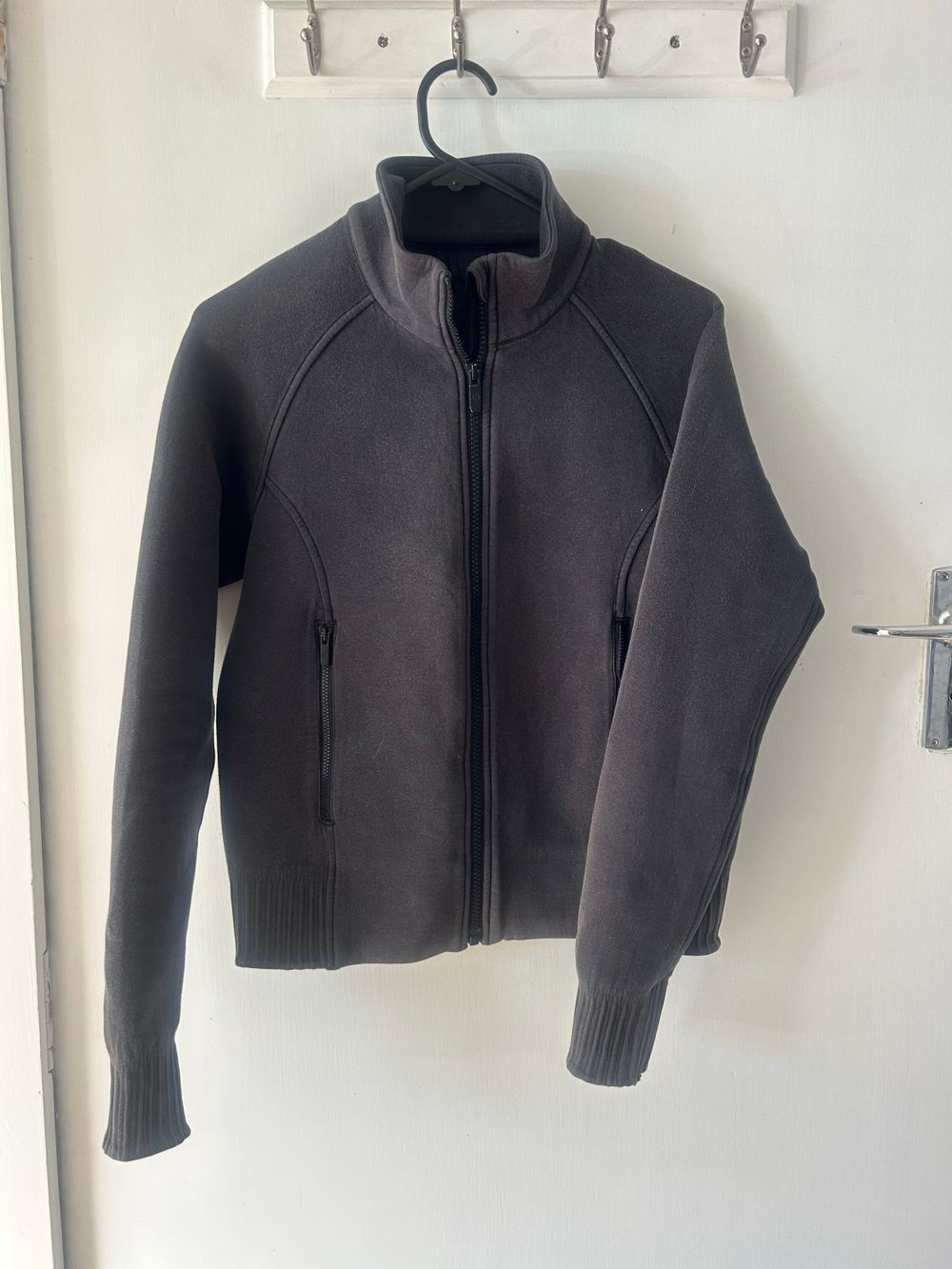 Lululemon ダークグレー ジップアップジャケット lululemon - Lululemon Grey Zip-Up Jacket on Designer Wardrobe
