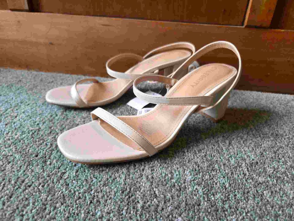 Celebrity Cartia heels