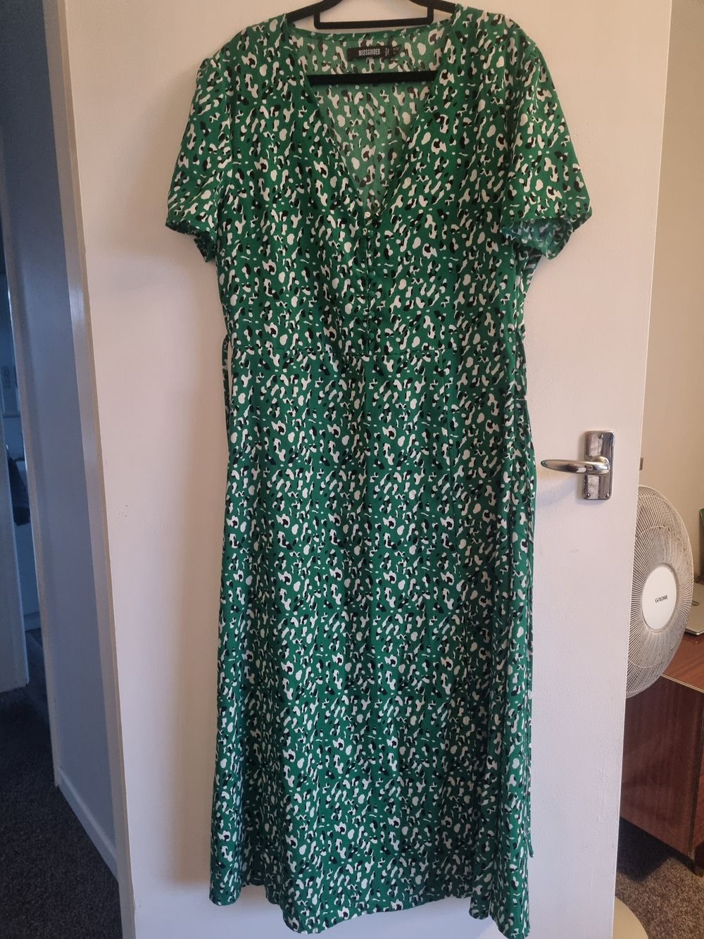 Missguided Green Animal Midi Dress