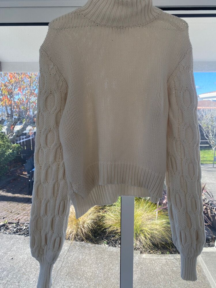 DISSH White Knit