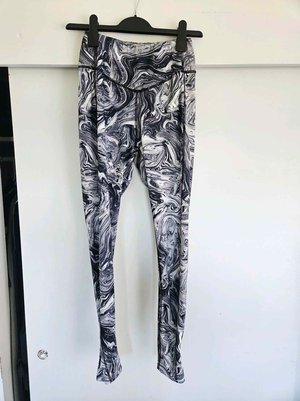Adidas Black And White Marble Print Sports set Bra
