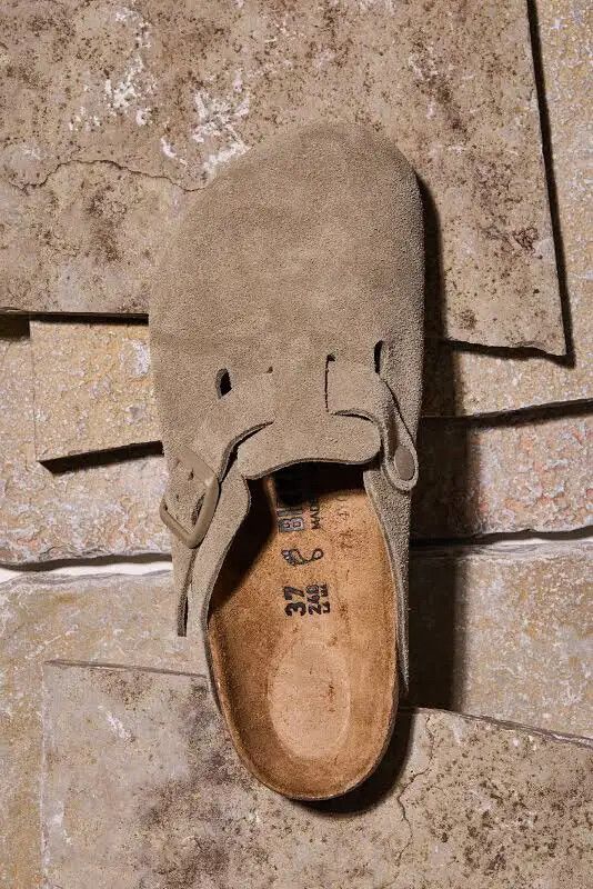 Birkenstock Boston In Taupe Suede