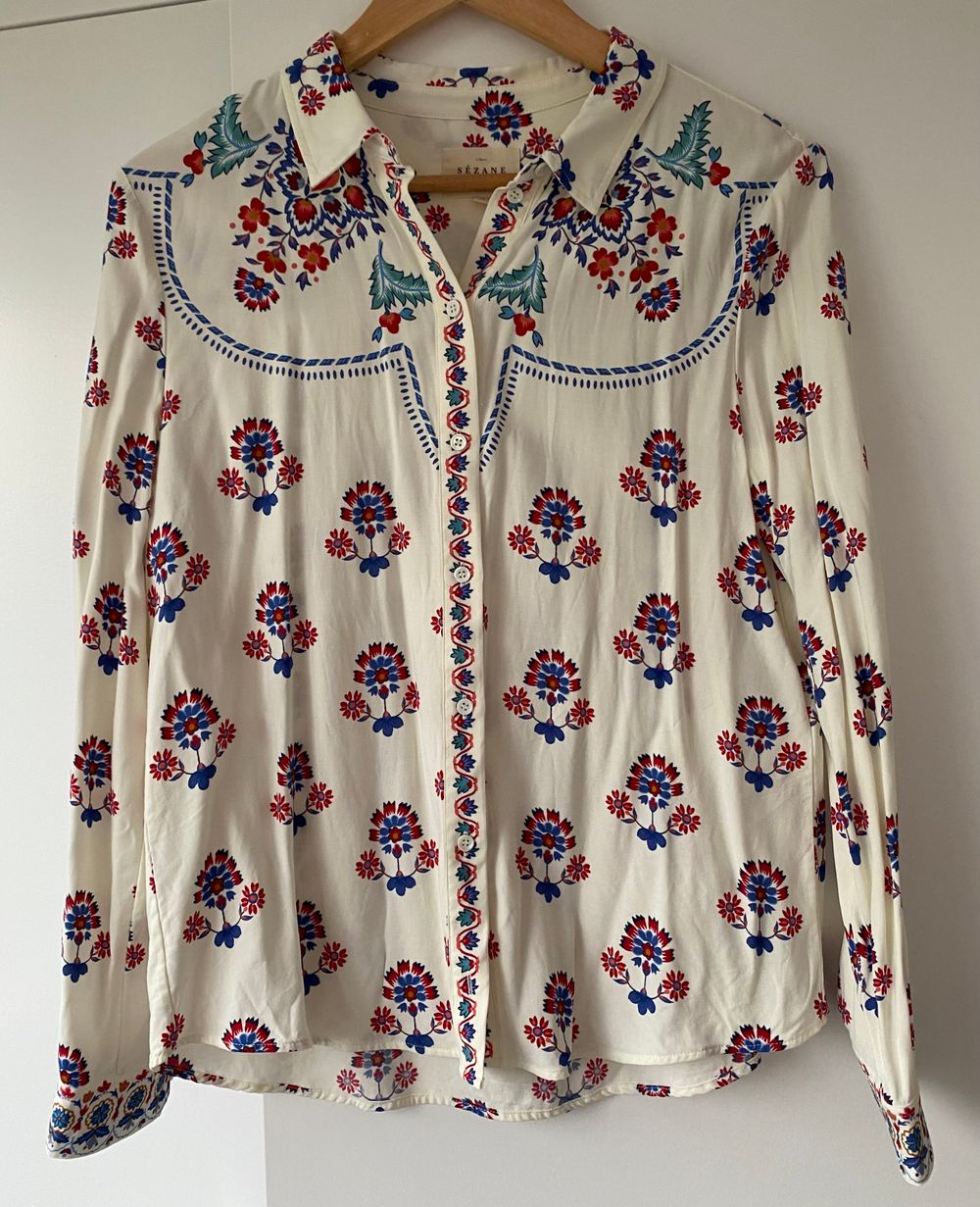 Sezane Ann Shirt in white floral print.