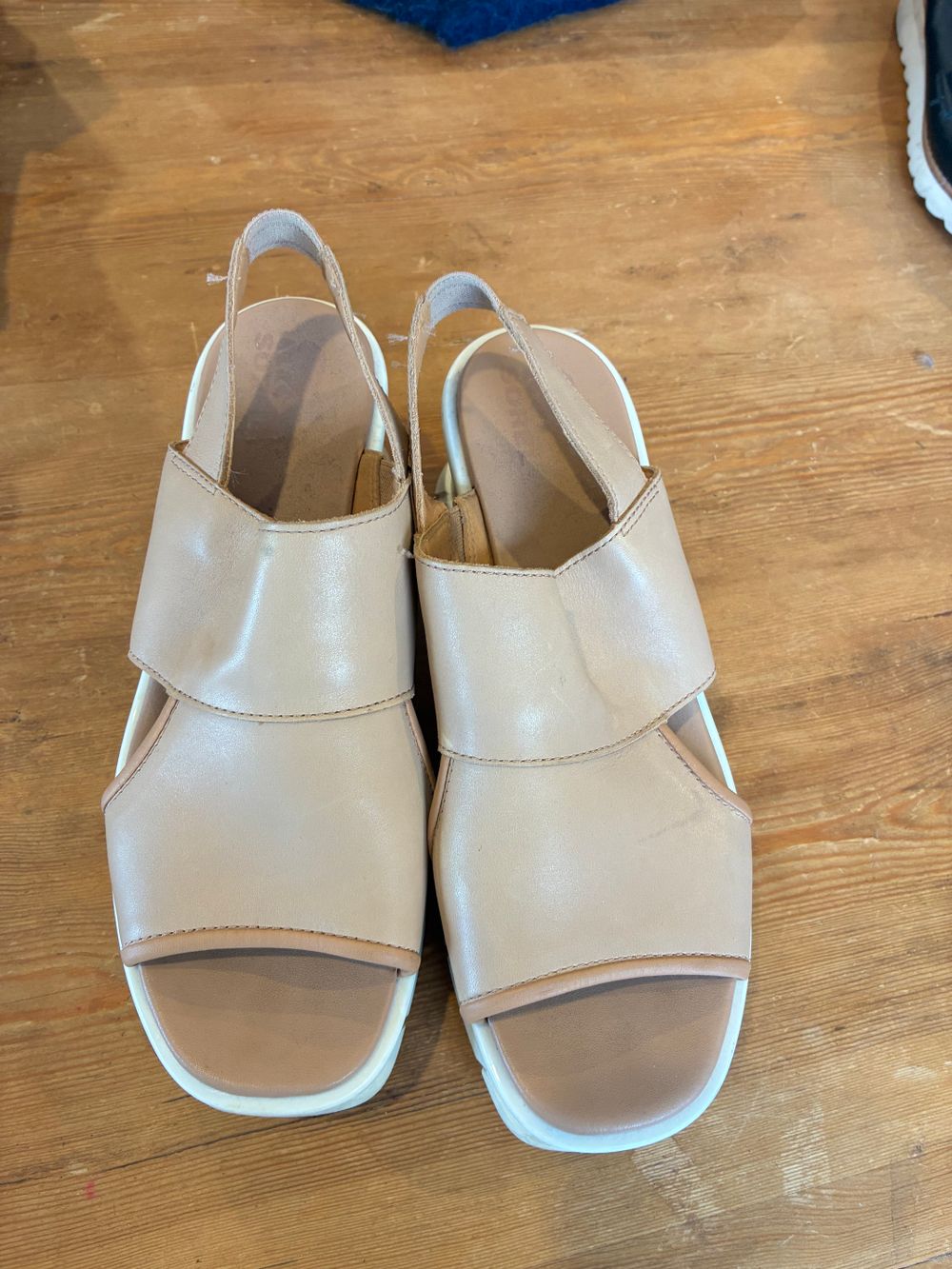 Sorel tan platforms