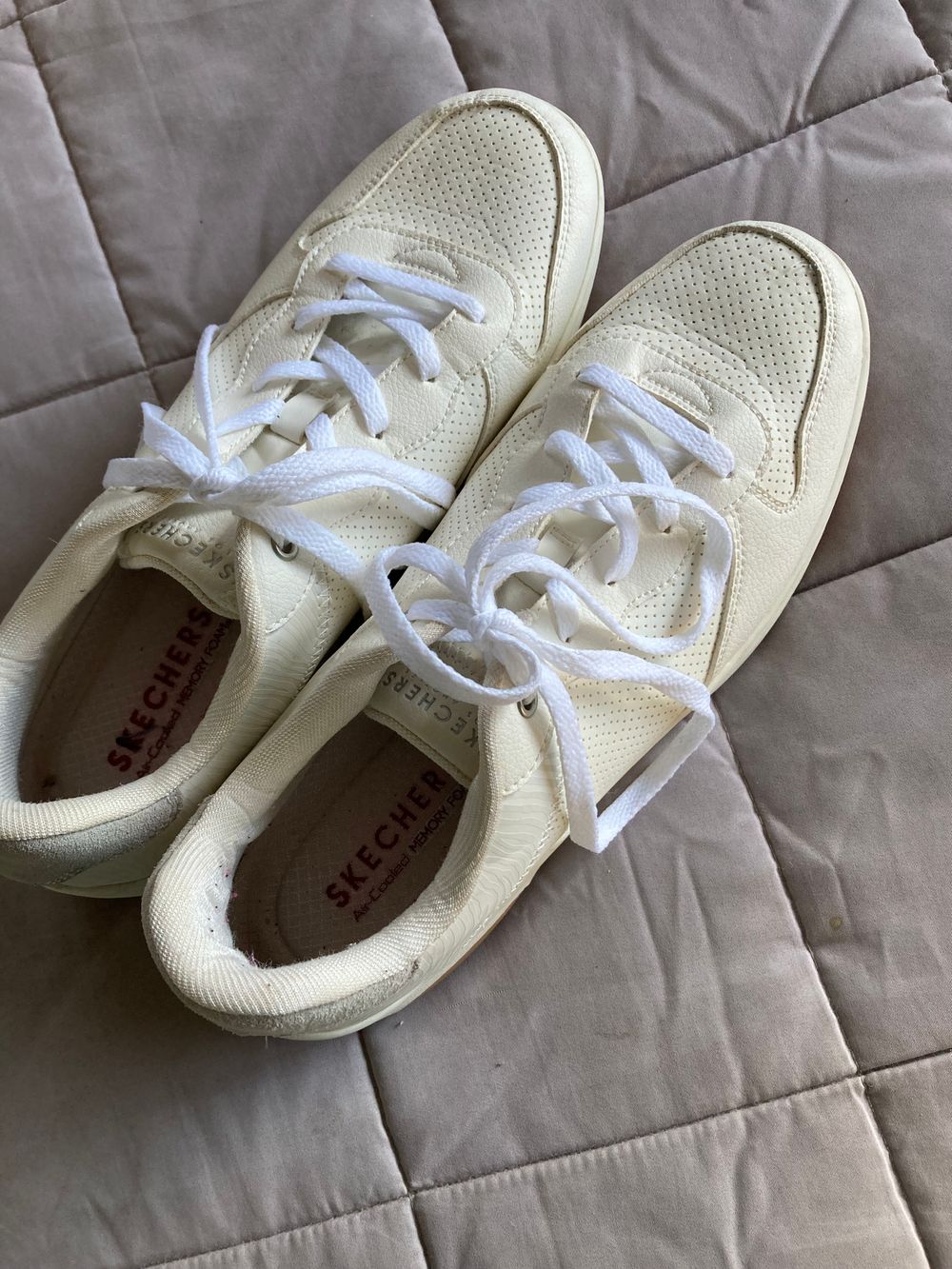 SKECHERS - MEN'S BRAND NEW LO TOP SNEAKERS - WHITE LEATHER LOOK/LACES - SIZE 11