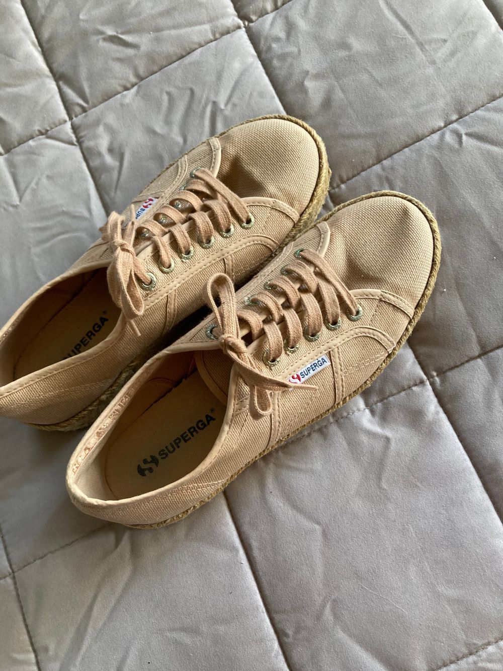 SUPERGA - WOMEN'S PLATFORM RETRO SPORTS SHOE - BEIGE CANVAS/ROPE SOLE - SIZE 40