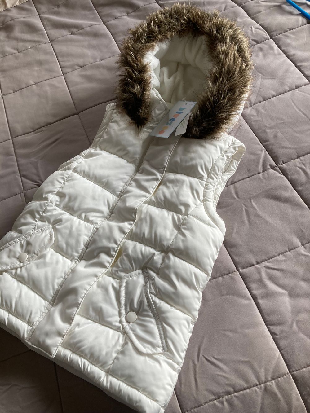 BLUEZOO (DEBENHAM'S UK ) - GIRLS HOODED PUFFER VEST - WHITE/FUR TRIM - SIZE 8 yr