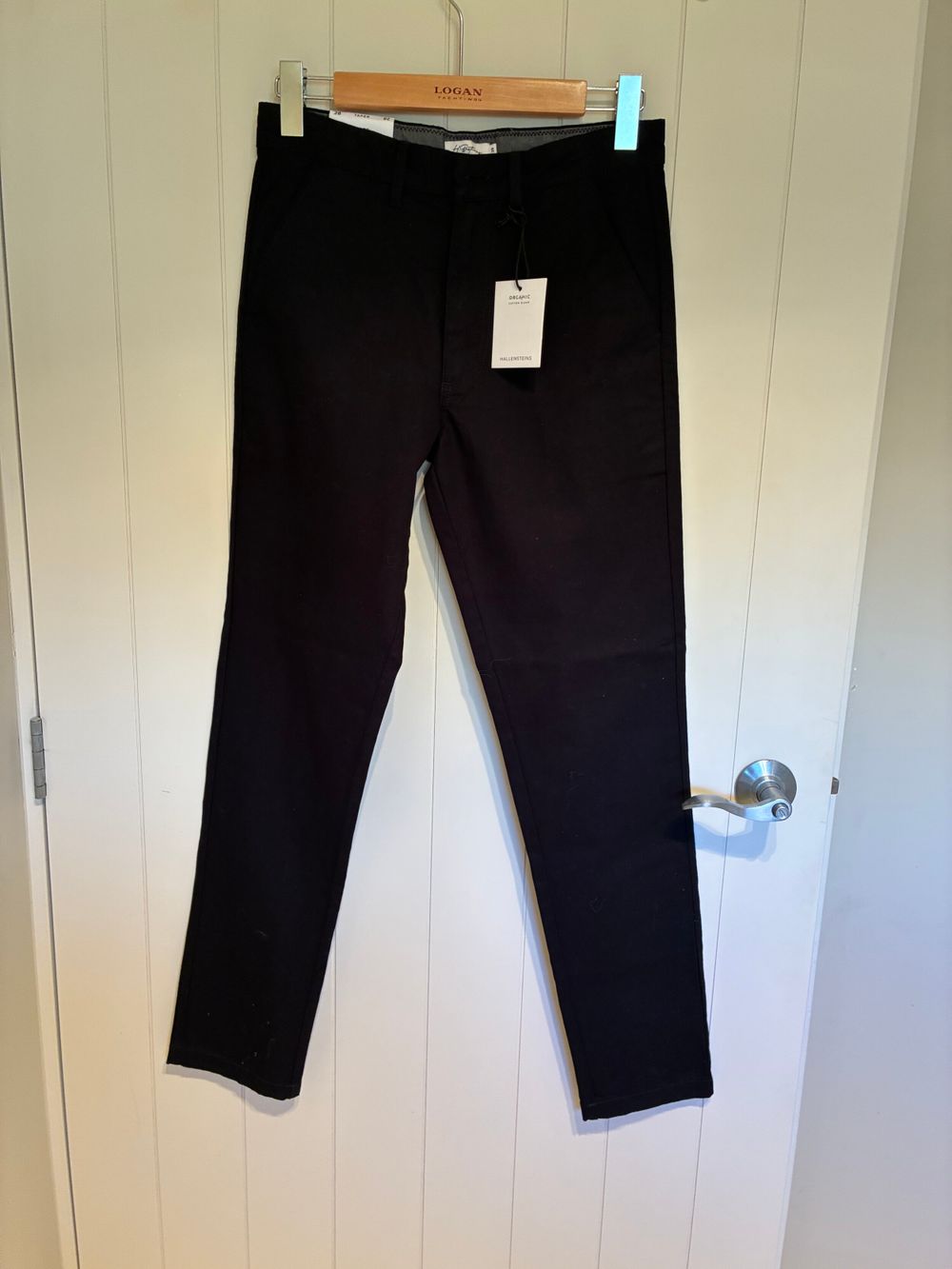 HALLENSTEIN'S - MENS BLACK JEANS - MID RISE/SLIM TAPERED LEG/MED THIGH - SIZE 28