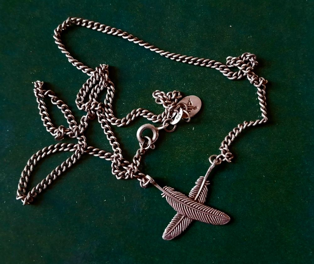 Precious Metals Boh Runga Feather Kisses Pendant