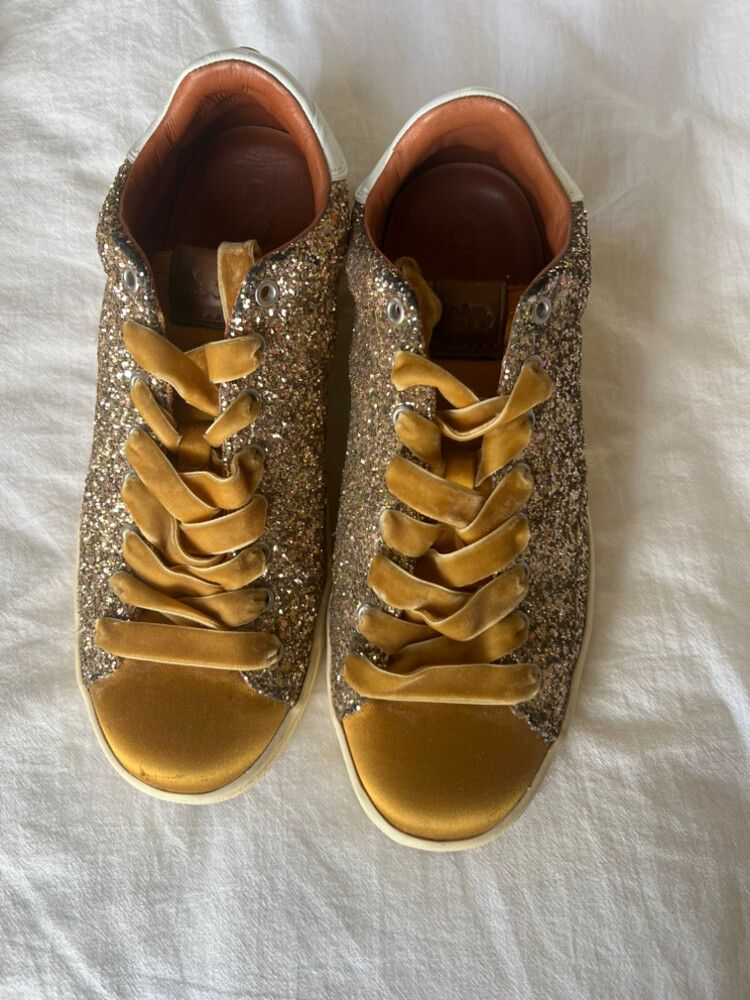 Glitter And Velvet Gold Guess Sneakers