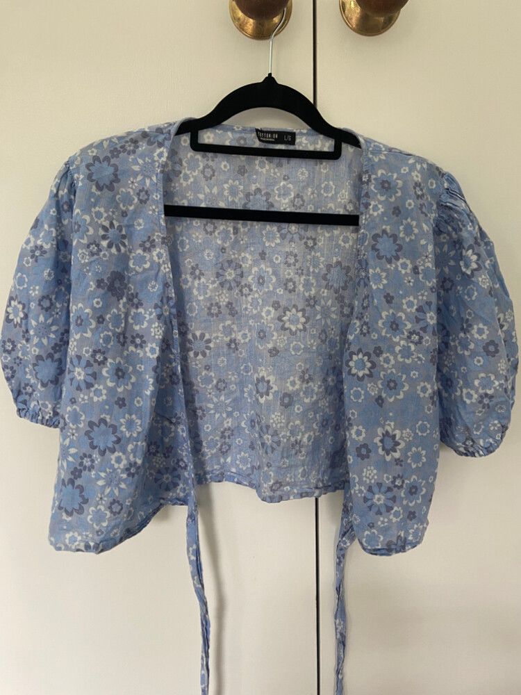Blue Floral Puffed Sleeve Wrap Top