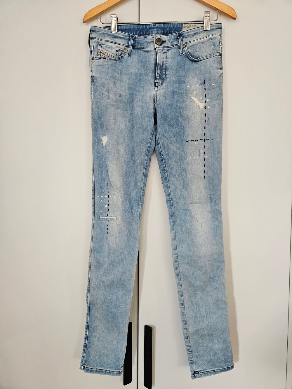 Embroidered Skinzee Jean
