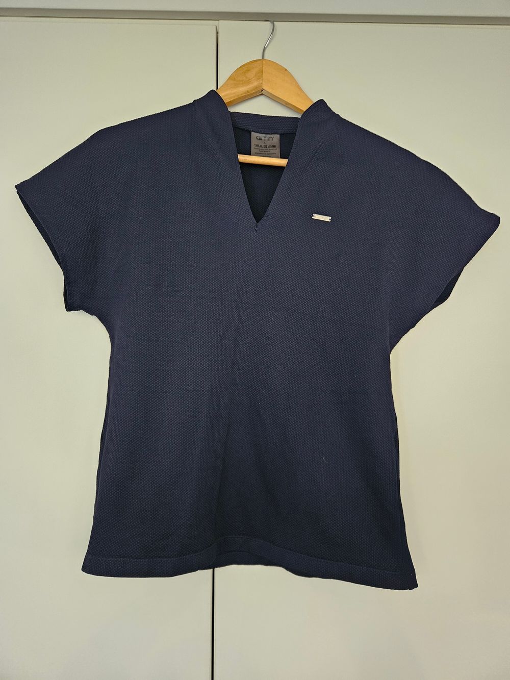 High V Cap Sleeve Top