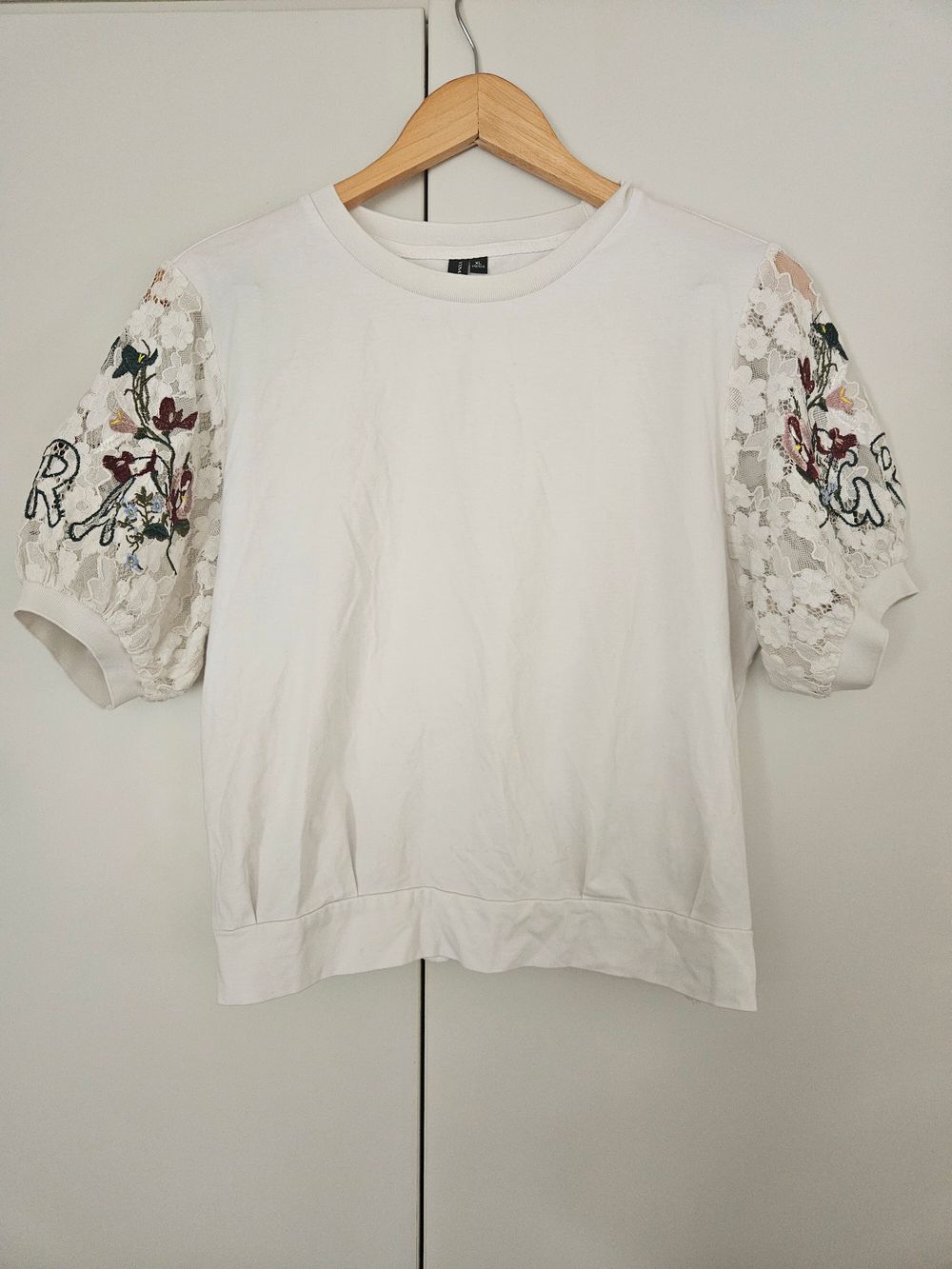 Embroidered Lace Sleeve Tee