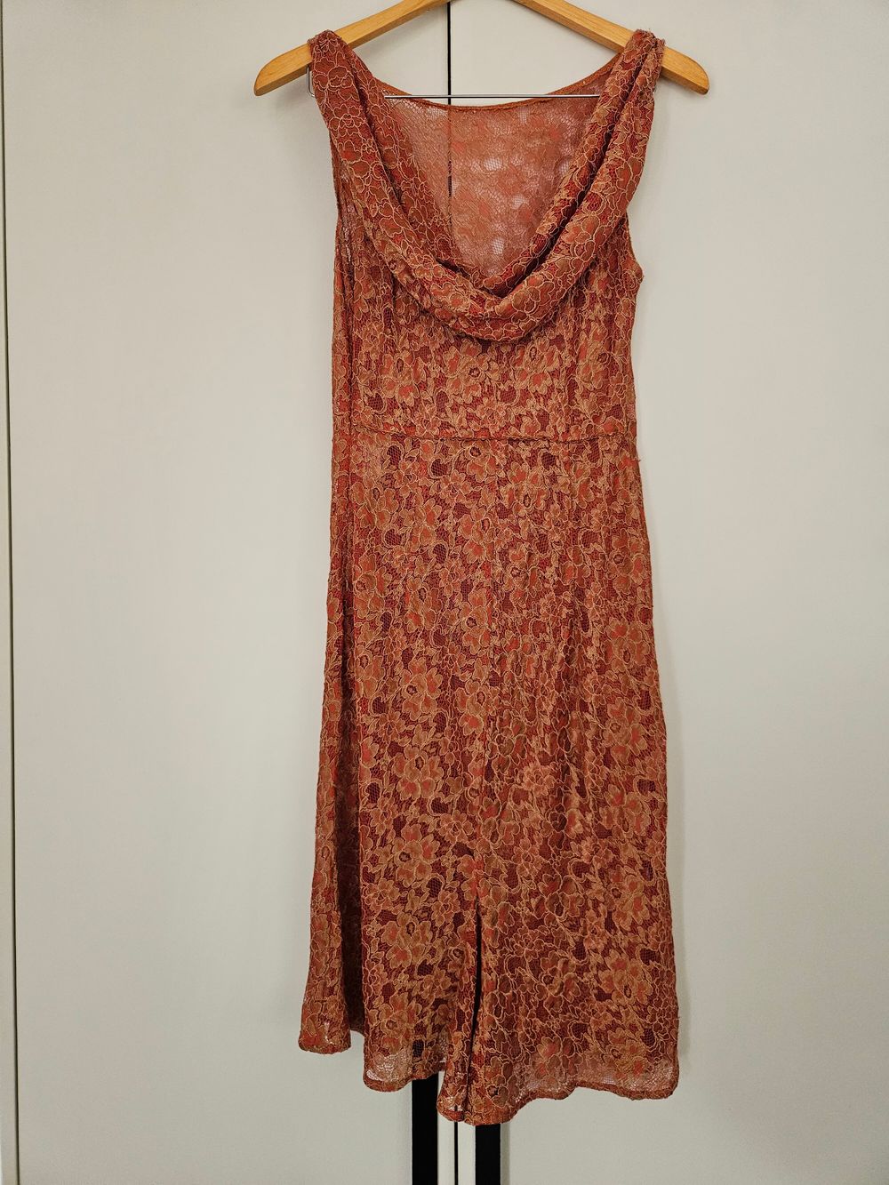 Cowl Neck Lace Midi Drsss