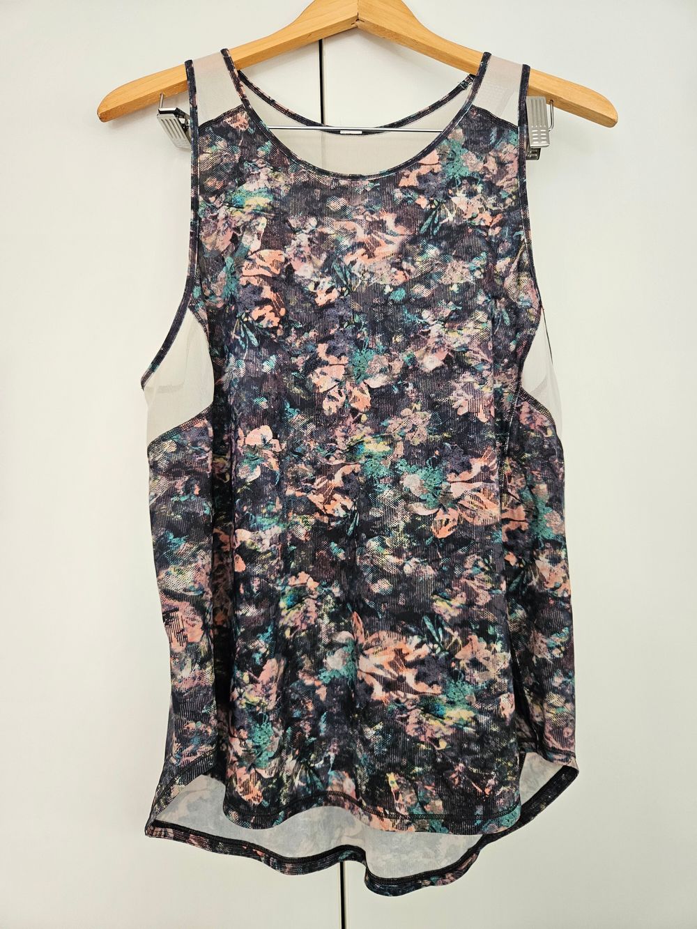 Patterned Tank