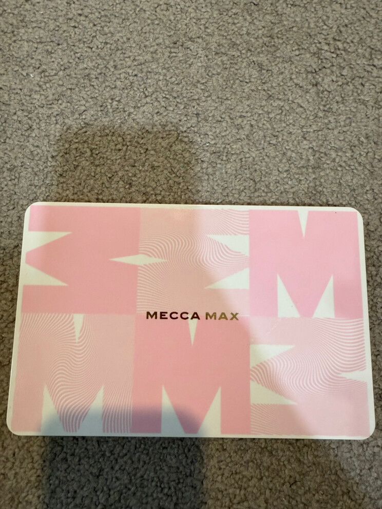 Mecca Max eyeshadow palette