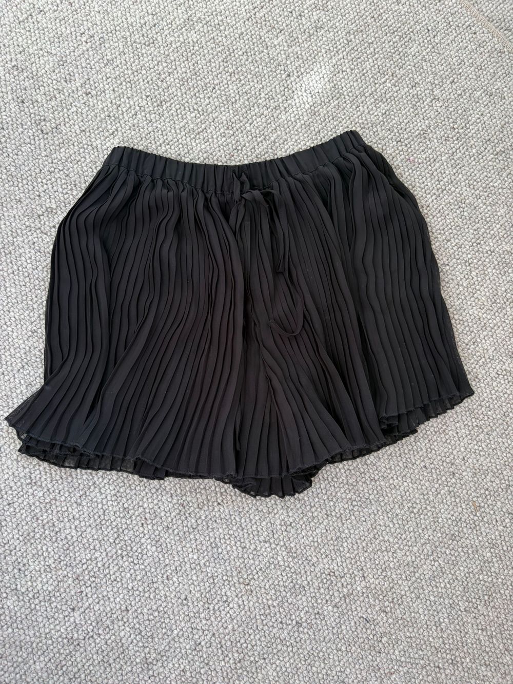 Lonely Pleated Shorts