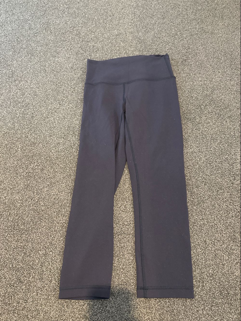 black Lululemon leggings 3/4 length
