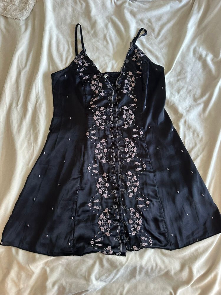 Free People - Free People Black Embroidered Dress on Designer Wardrobe