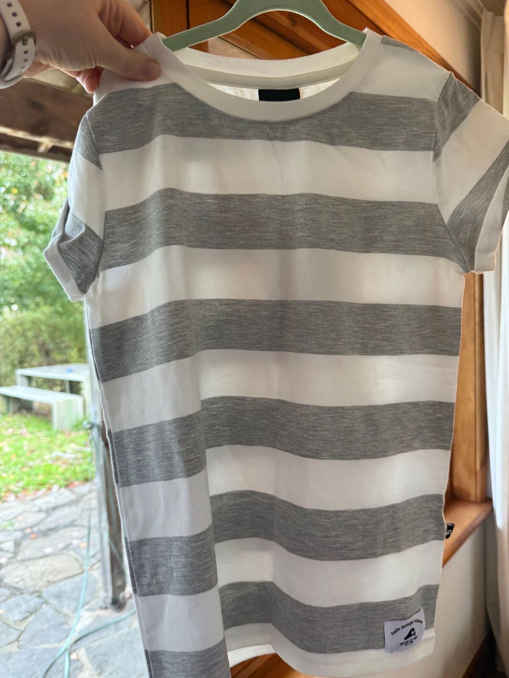 Grey and white stripe tee