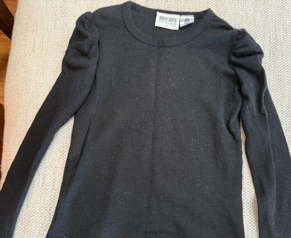 North South Merino Black Top