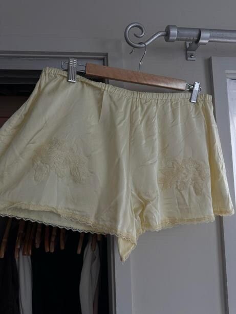 RUBY Yellow Shorts