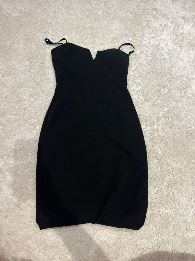 Missguided - Missguided Black Dress on Designer Wardrobe