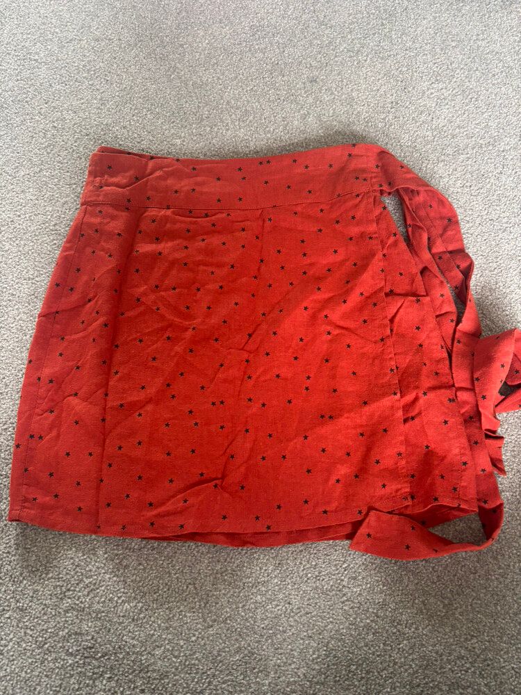 Glassons Red Star tie skirt