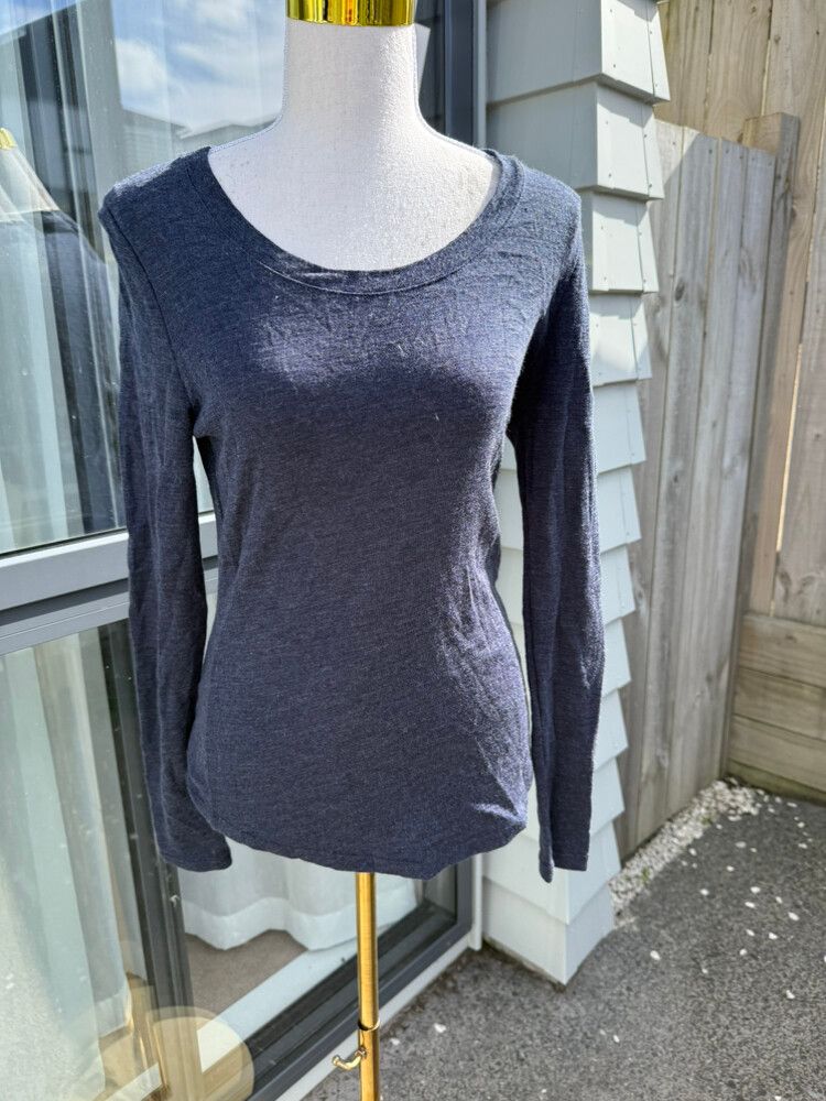 NORTH SOUTH MERINO LONG SLEEVE ROUND NECK TOP, NAVY MARLE