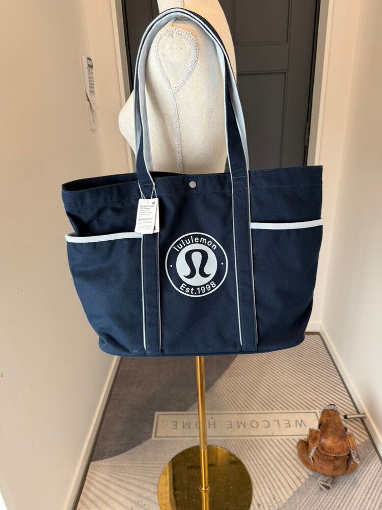 lululemon navy bag Everywhere Belt Bag- True Clementine Whatever court youre headed for lululemon True Navy New England