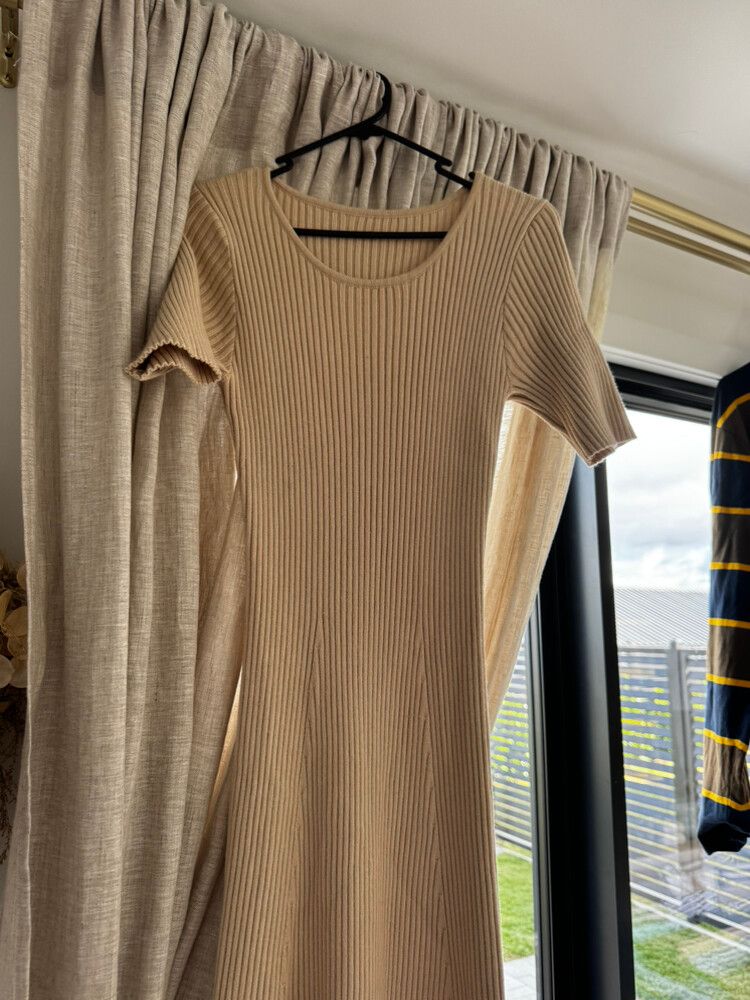Billy J Boutique - Ribbed Knit Midi Dress on Designer Wardrobe